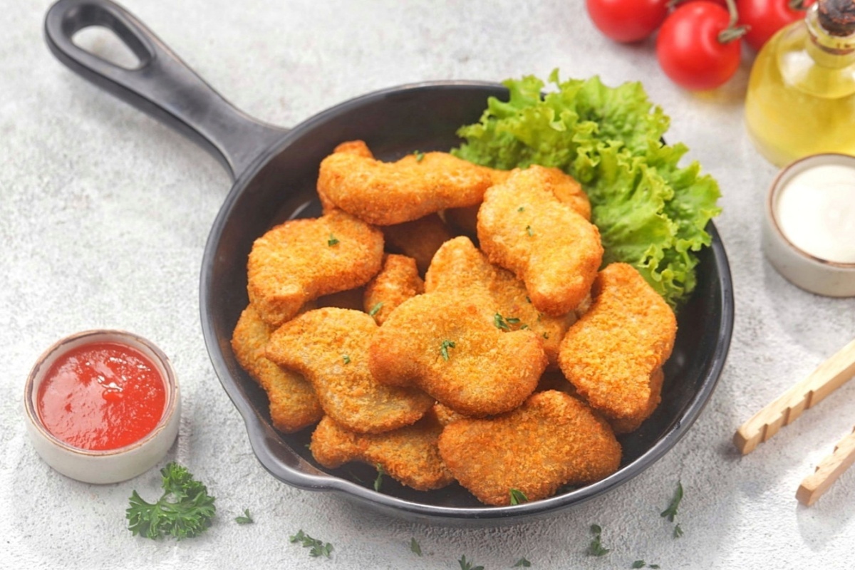 Nunung Noor Aisyah / Shutterstock / FOTODOM📷Куриные наггетсы — одно из любимых детских блюд