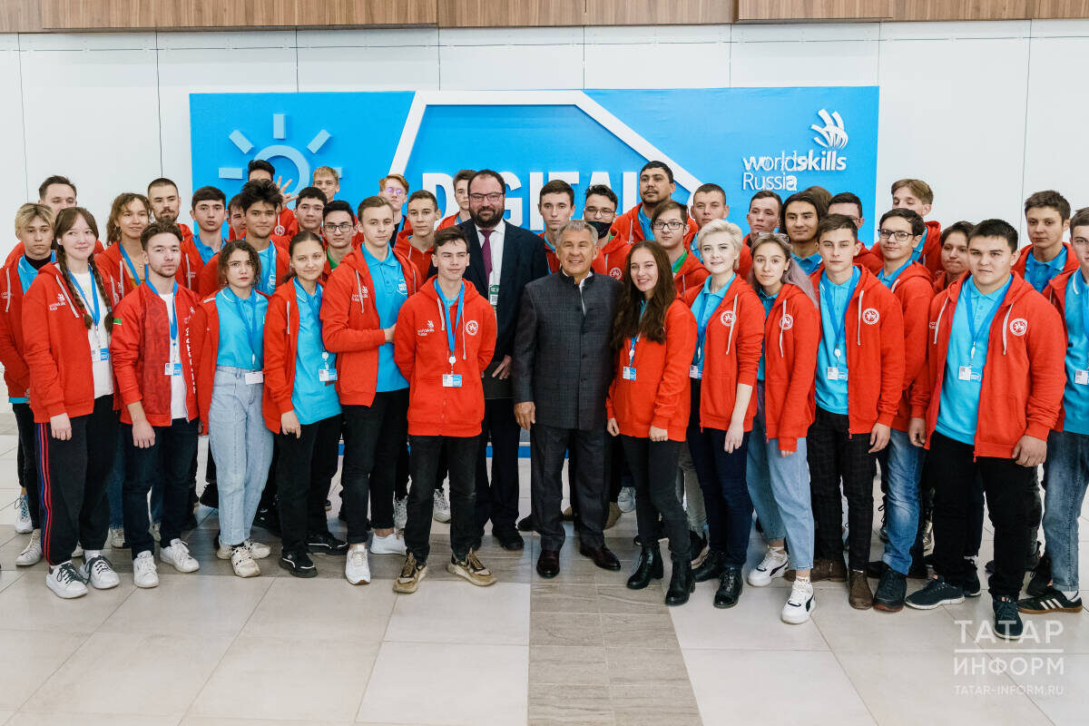 «Рустам Нургалиевич увидел, что система подготовки кадров и ситуация на рынке труда требуют изменений»Фото: © «Татар-информ»