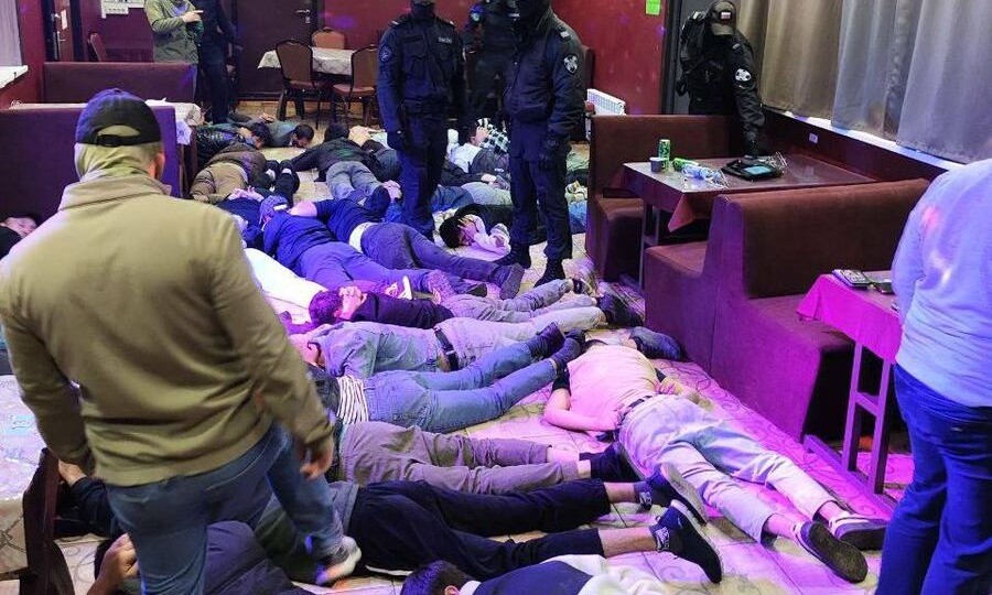 «Турал не порешал»: силовики накрыли мигрантский притон в Челябинске, а «езидского шейха» лишили гражданства