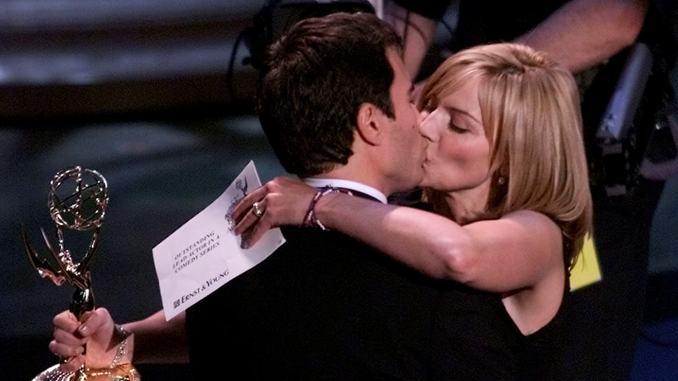 С канадским актером Эриком МакКормаком на 53-й церемонии вручения премии «Эмми» в Лос-Анджелесе, 2001 год.📷Фото: Shaun Best FSP / Reuters