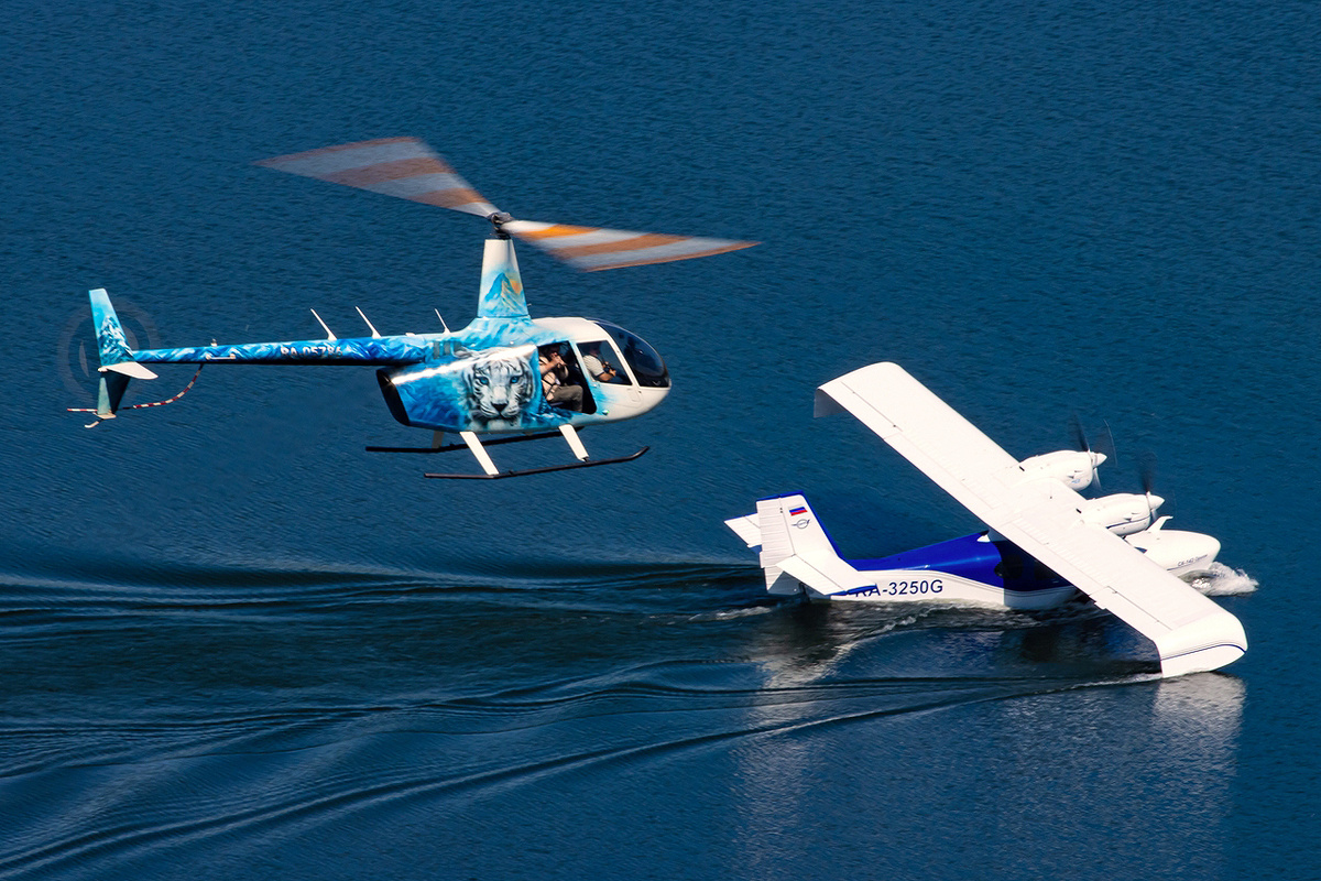 Вертолет R-66 (RA-05786) и Орион СК-142 (RA-3250G)
