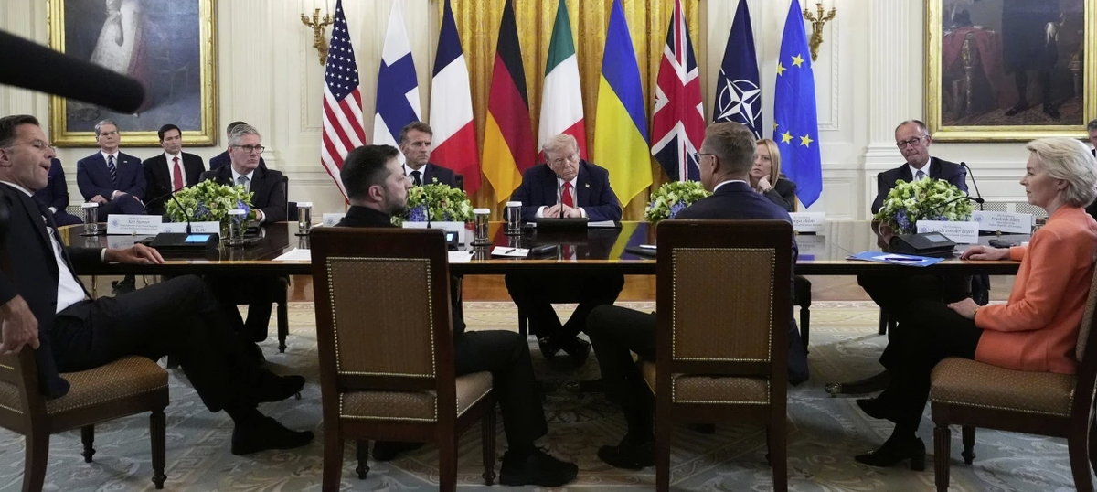 Как запуганные школьники: европейские представители сидят за столом президента США Дональда Трампа (в центре) в Белом доме © dpa