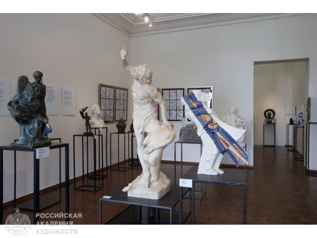 Фрагмент экспозиции «Мифотворения» Натальи Опиок в Российской академии художеств. Фото: Виктор Берёзкин, пресс-служба РАХ.