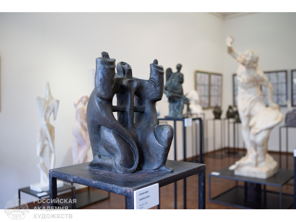 Фрагмент экспозиции «Мифотворения» Натальи Опиок в Российской академии художеств. Фото: Виктор Берёзкин, пресс-служба РАХ.