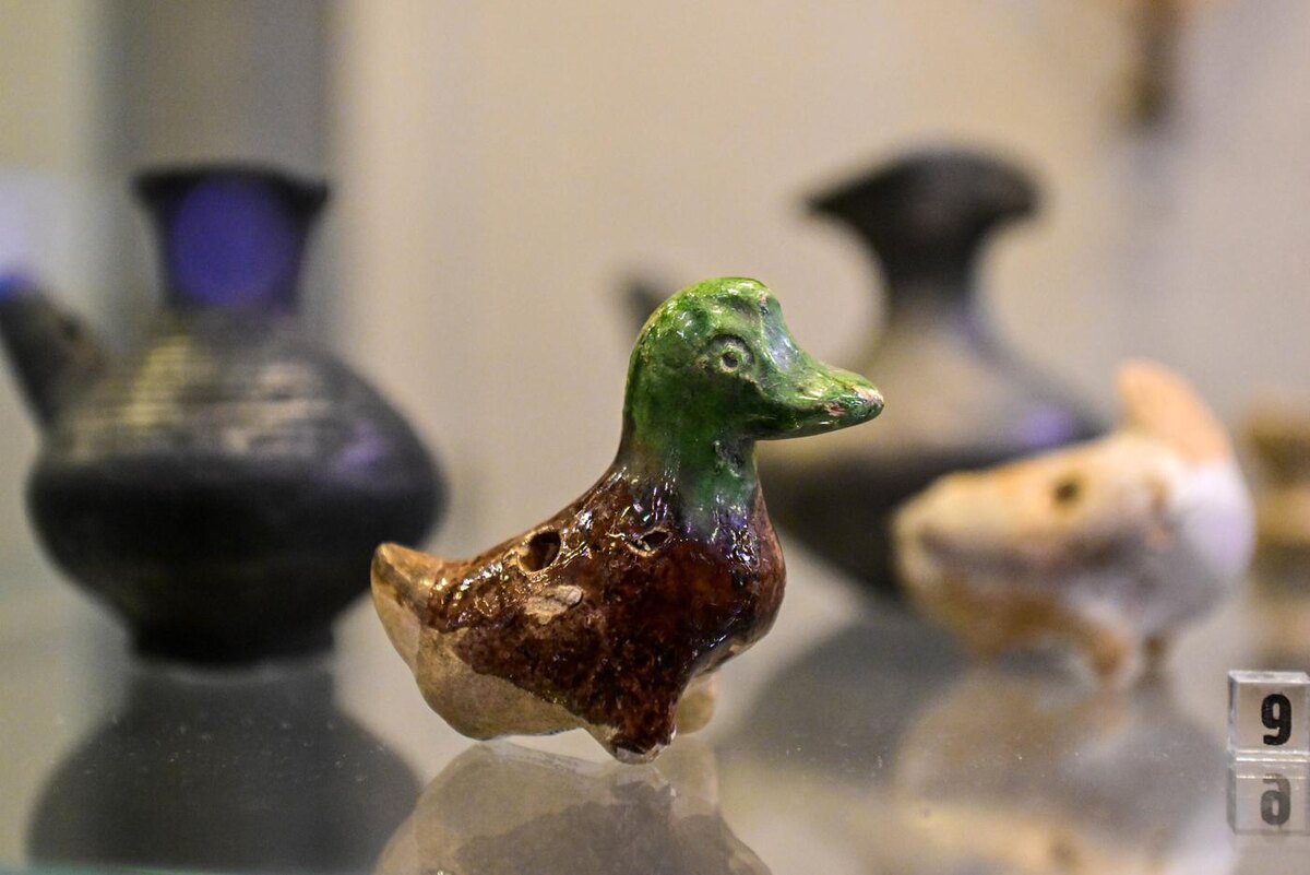 Одна из свистулек, найденных при раскопках в центре Москвы. Сергей Киселёв / Агентство "Москва"