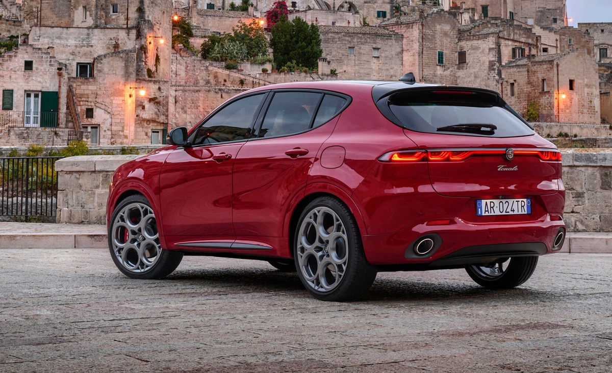 Alfa Romeo Tonale – выглядит интересно и является одним из самых дешевых предложений в нашем перечне