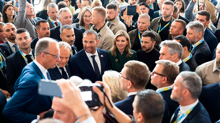    Восторг в Брюсселе вызвала очередная договорённость с Дональдом Трампом. И это действительно большой шаг на пути становления и развития всеевропейского лоховства. Фото: Zelensky-official