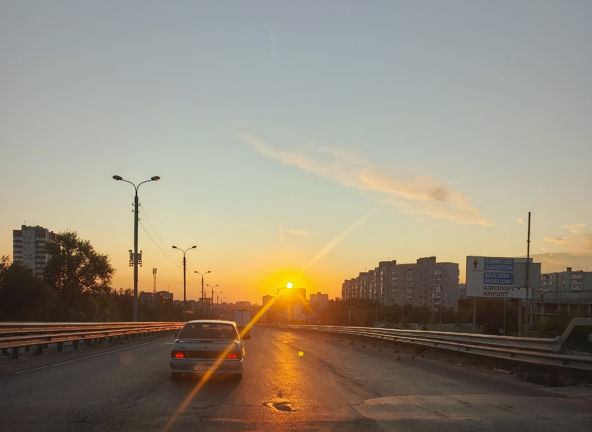 На рассвете выезжаем из Волгограда.