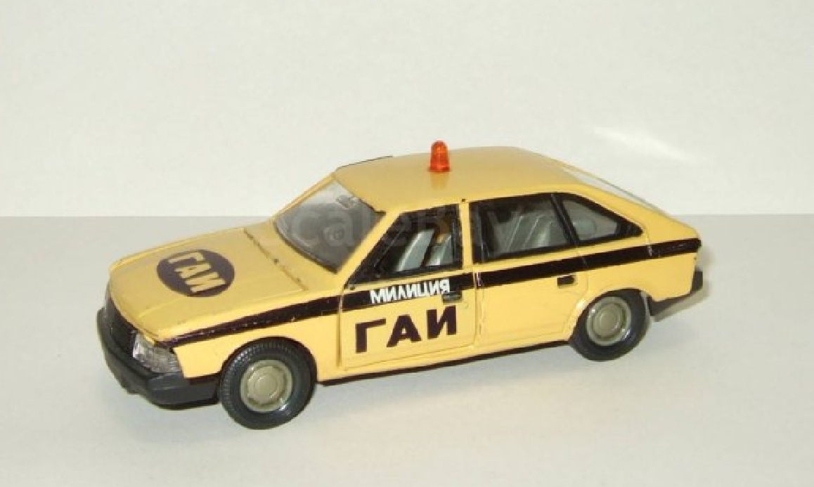 АЗЛК-2141 «Москвич» в цветографической схеме Милиция СССР ГАИ, производитель: "Радон"/"Тантал"/"Агат", г. Саратов. Фото из открытых источников.