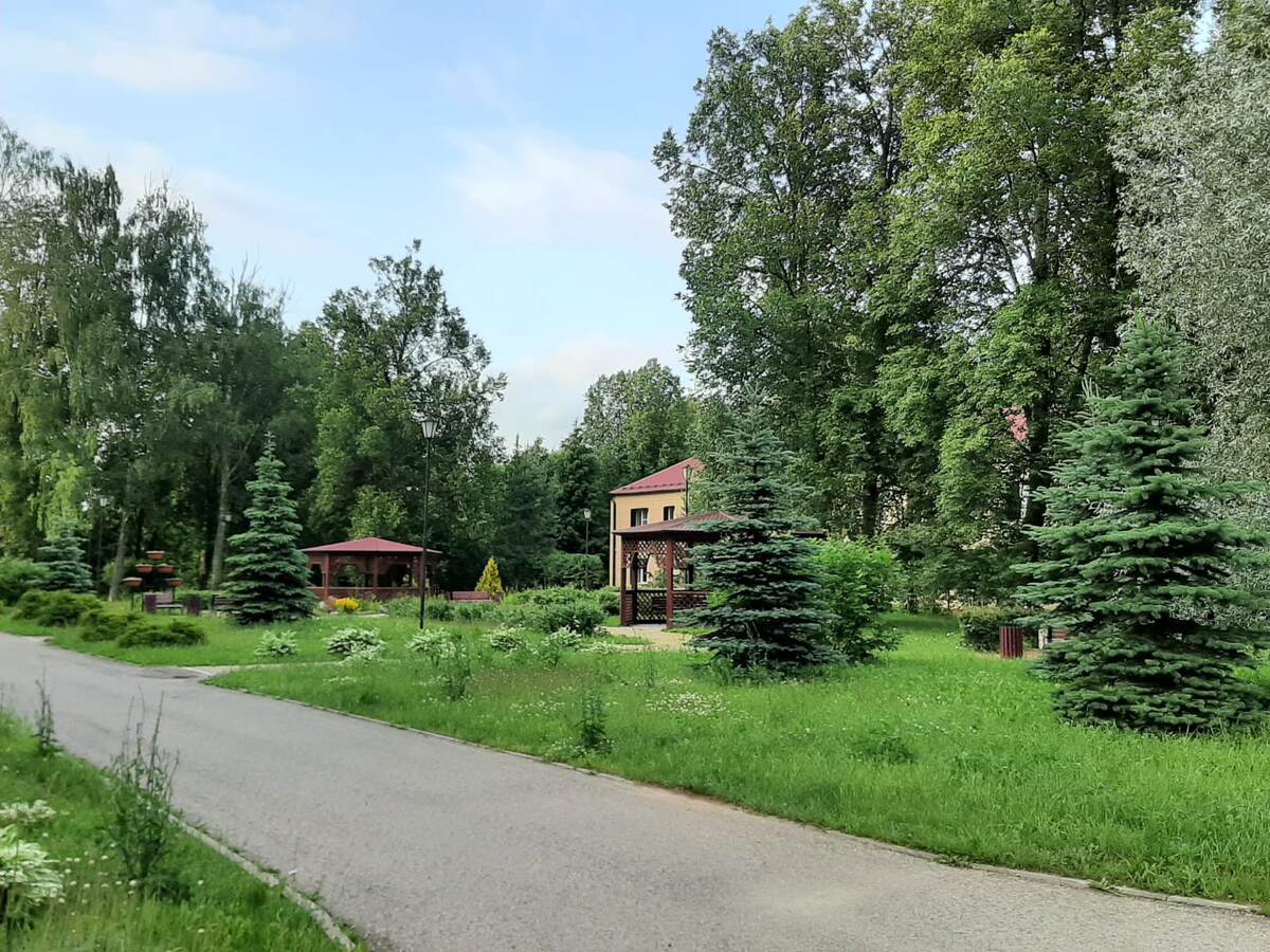 Перед третьям жилым корпусом