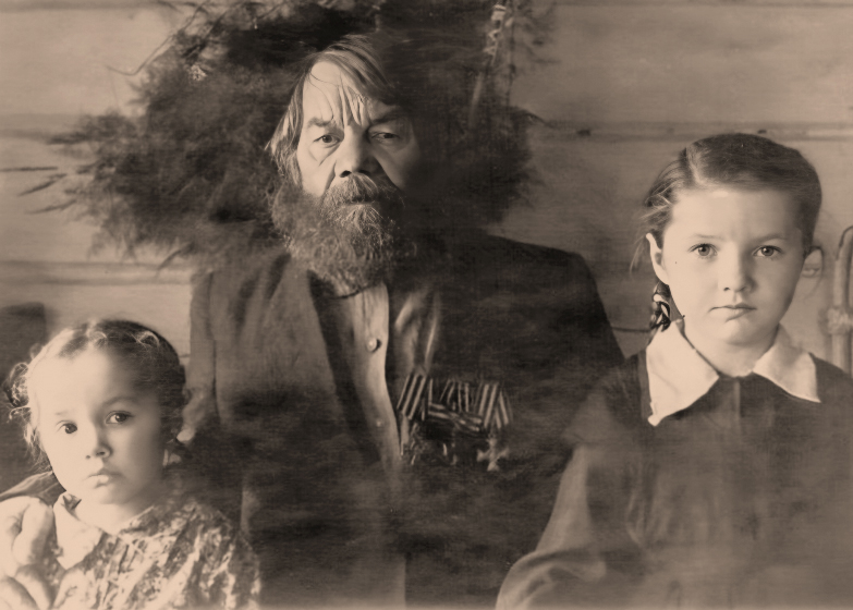 Александр Петрович Волков с внучками. 50-е годы. Фото из архива автора