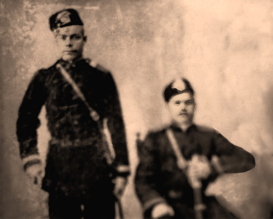 Александр Волков (слева) в годы Первой мировой войны. Фото из архива автора