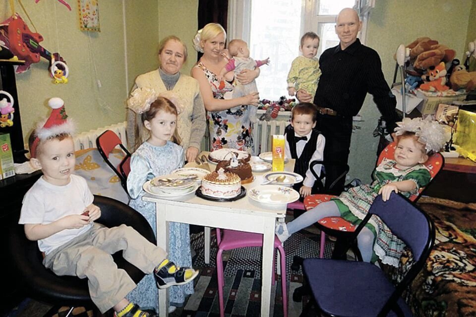 Олег Белов со всей семьей. Фото: соцсети