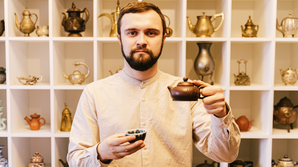 Коллекция чайников. Фото Antoni Shkraba от Pexels? Canva Pro