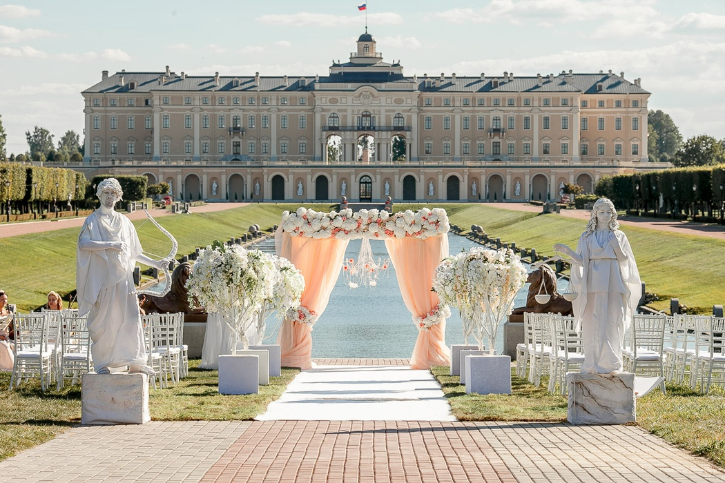 Константиновский дворец — королевская атмосфера и изумительная природа: популярное место для проведения красивой свадьбы 2025 в Санкт-Петербурге.