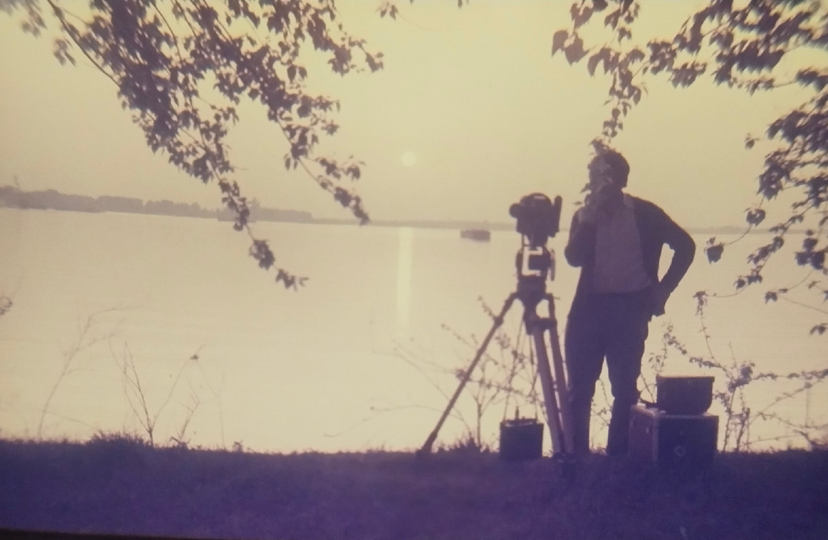 На берегу реки Волги. Съемки фильма "Город Андропов." (Рыбинск Ярославская область) 1984 г.