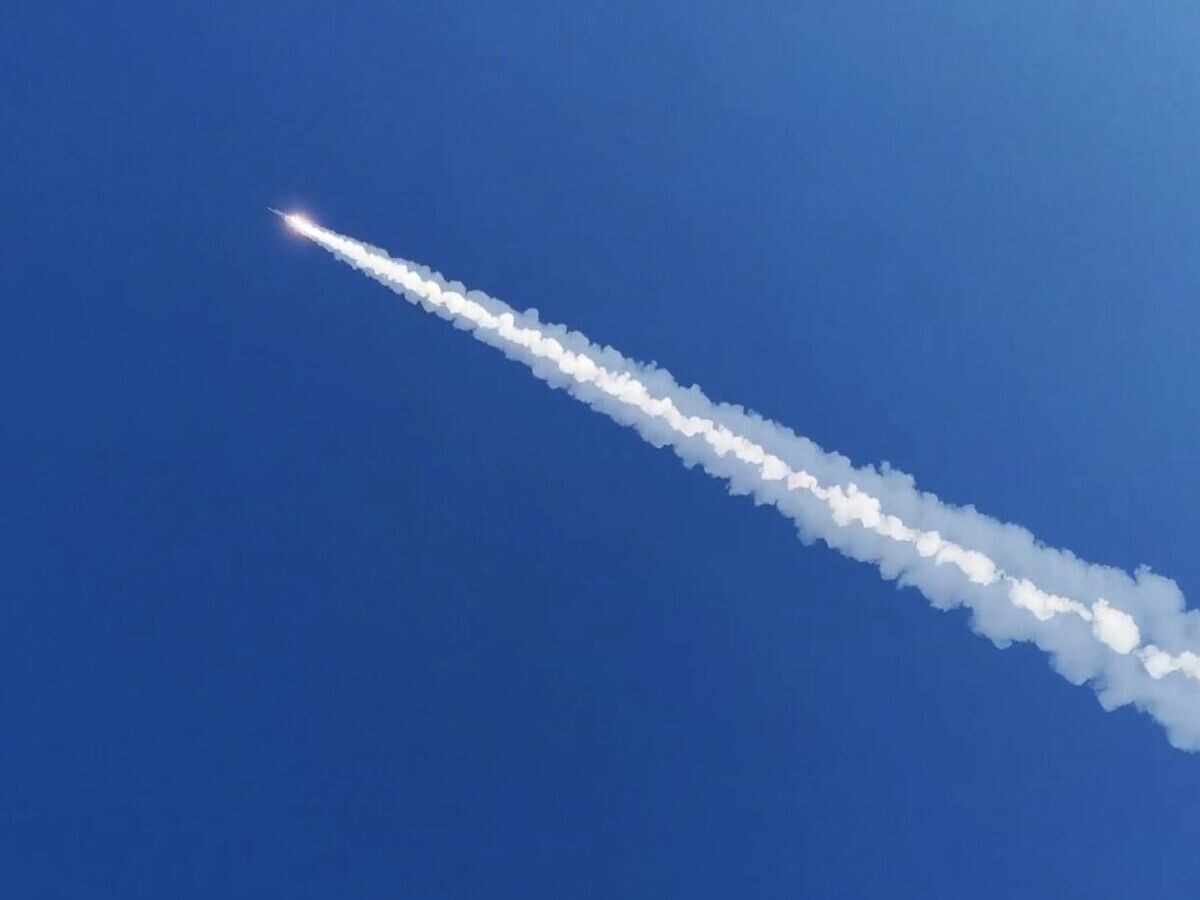    Ракета, выпущенная оперативно-тактическим комплексом "Искандер" по объектам военной инфраструктуры ВСУ© РИА Новости / Пресс-служба Минобороны России