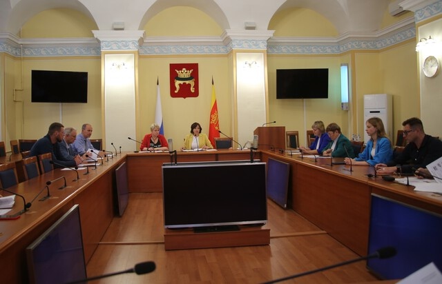 Тверские депутаты обсудили готовность городских школ к учебному году