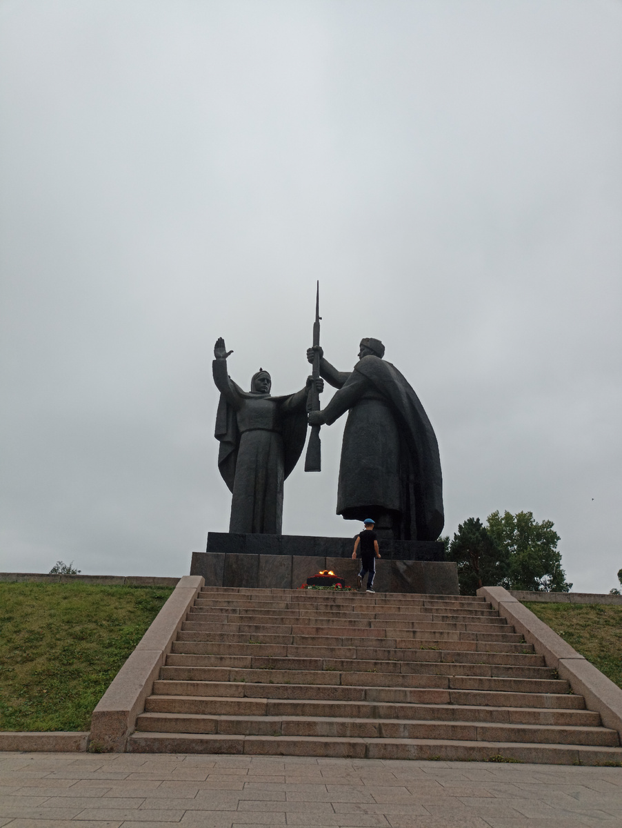 Скульптура "Родина- мать"