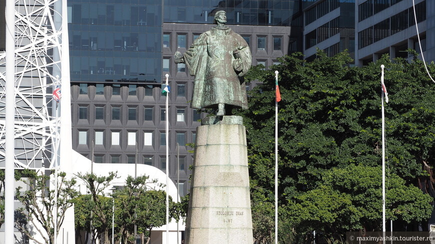 Памятник Бартоломеу Диашу (Bartolomeu Dias Statue) © Maxim Yashkin
