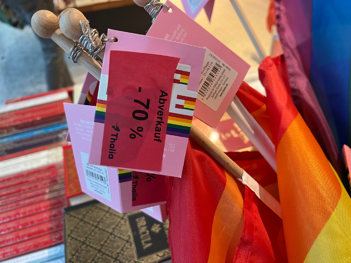 Распродажа тоталитарной идеи "ЛГБТ+".