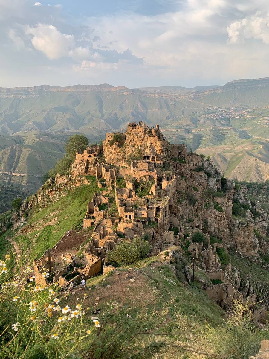 Вид на аул-Гамсутль с одной из смотровых