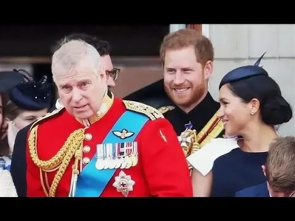 Принц Гарри, принц Эндрю и Меган Маркд. Эндрю, явно что - то знал об этой дамочке и чувствовал себя, в её присутствии, не в своей тарелке. 