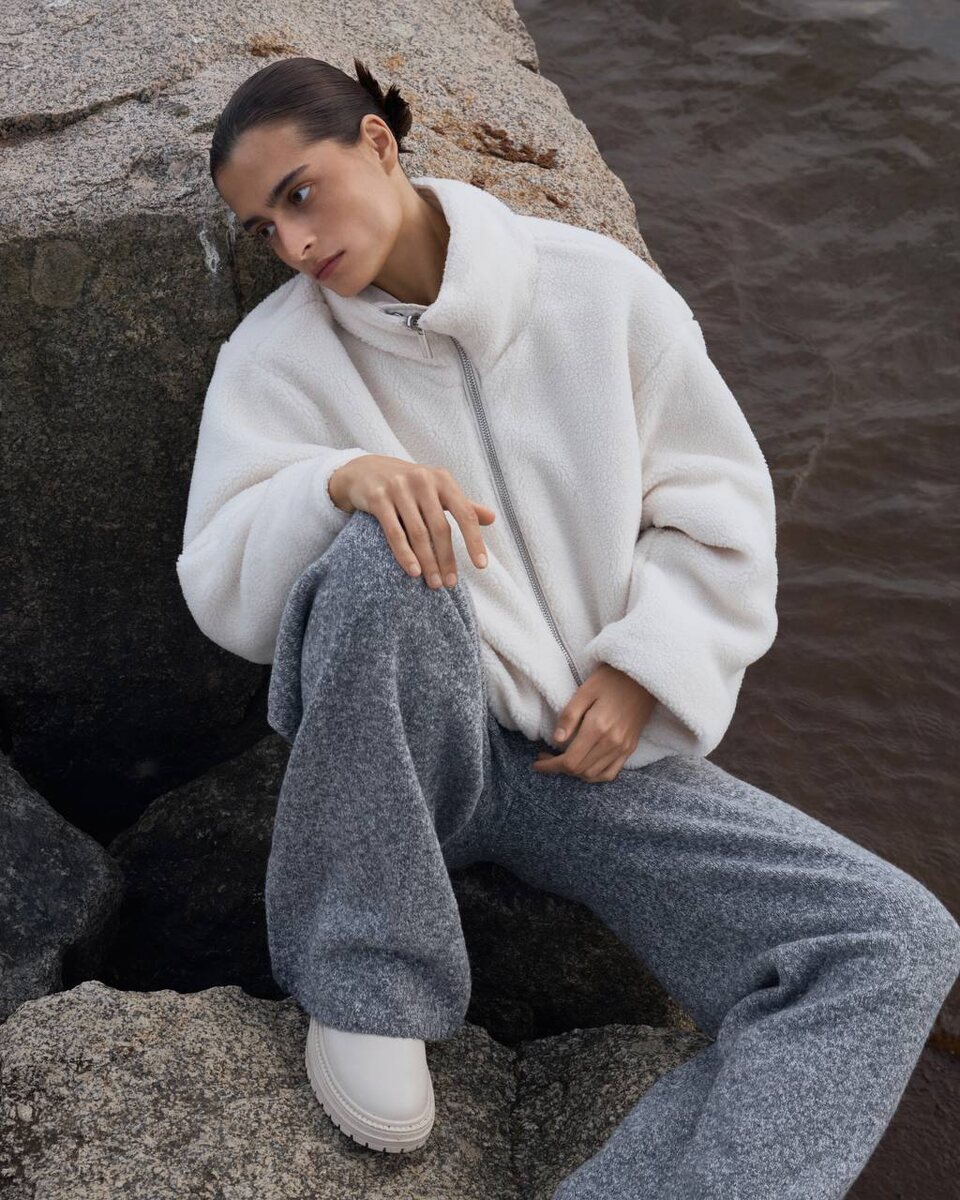 Куртка 12.999 руб., брюки меланж 6990 руб.