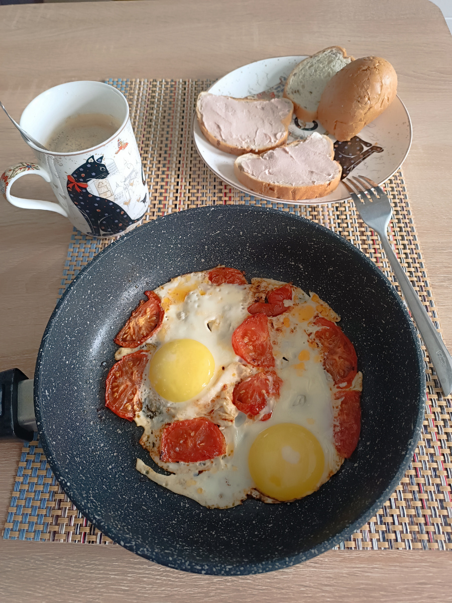 Да, в тарелку тоже лень выкладывать. Её же еще и мыть потом🤭