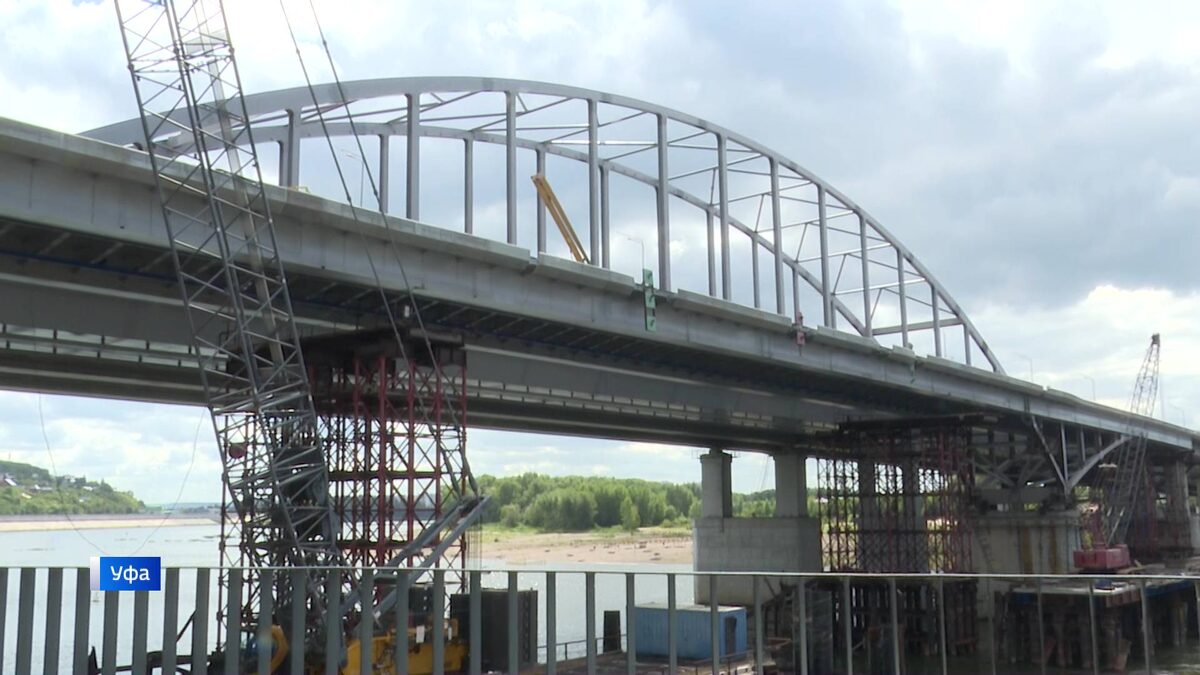    «Вести» побывали на Бельском мосту в Уфе, где начали покраску