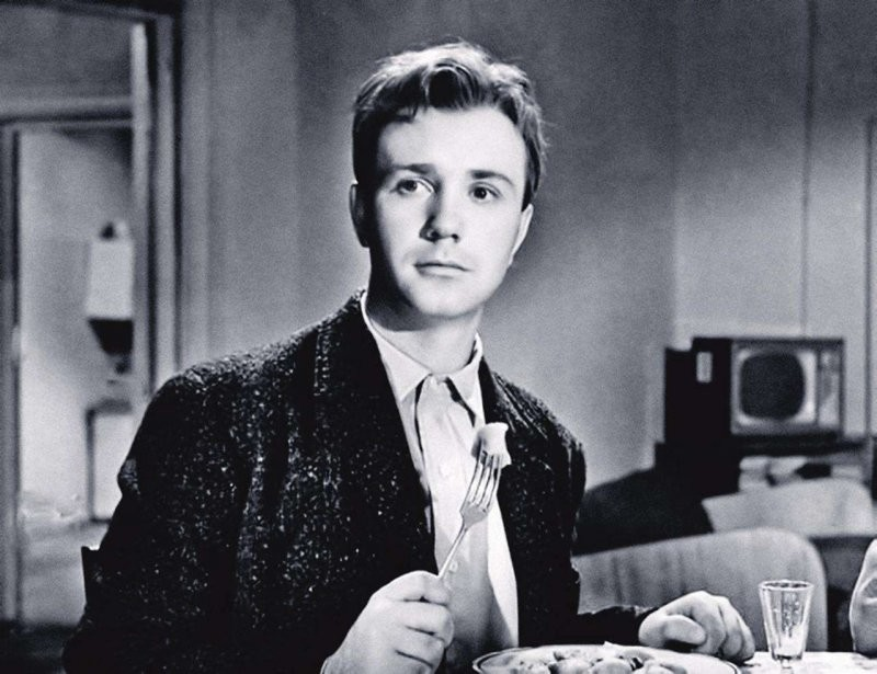 Леонид Куравлев с самого первого съемочного дня зарекомендовал себя как яркий и самобытный актёр.