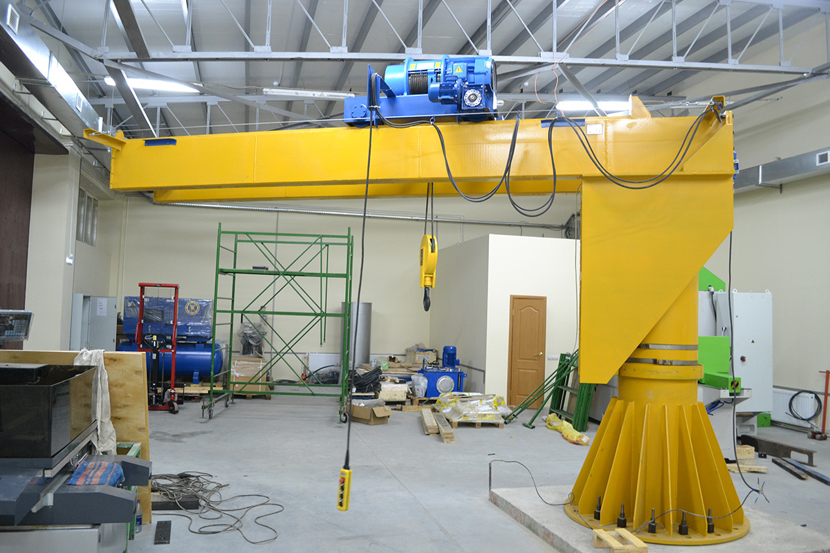 Кран консольный с механическим поворотом консоли