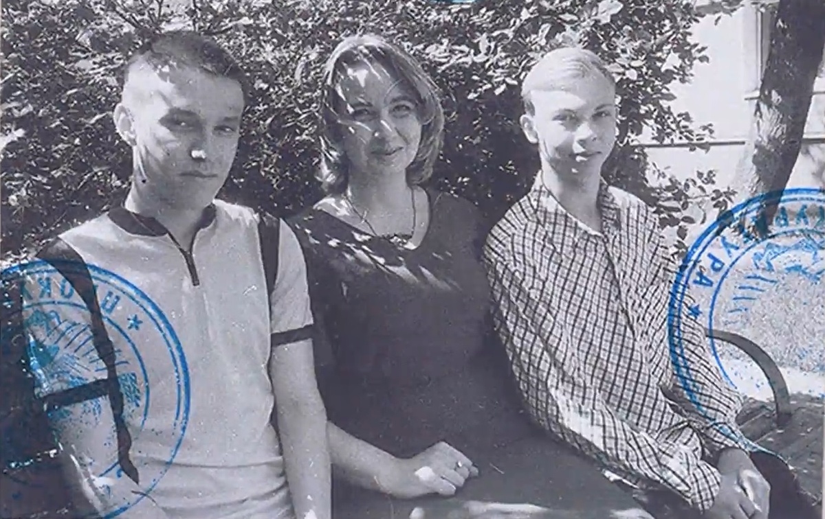 Фото: Павел и Альберт с матерью