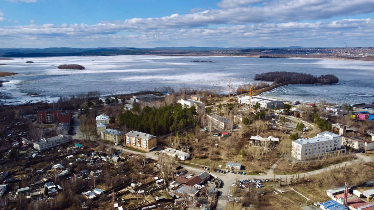 Фото: Vyacheslav Bukharov. Большой Конный полуостров образовался в 1726-1727 годах вследствие создания Верх-Исетского пруда. До 1924 года территория была абсолютно пустынной. То, что поначалу показалось мне большим районом, можно обойти по периметру всего за полчаса. Но мне не хватило и дня, чтобы все как следует рассмотреть. 