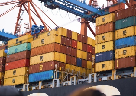    В Евросоюзе решили вообще отменить пошлины на все промышленные товары из США