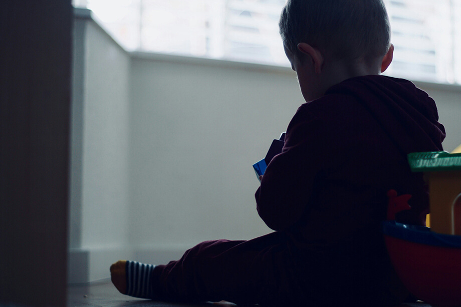 Из-за перехода на подушевое финансирование многие центры закрылись, а дети лишились помощи. | Фото: Sven Brandsma/Unsplash