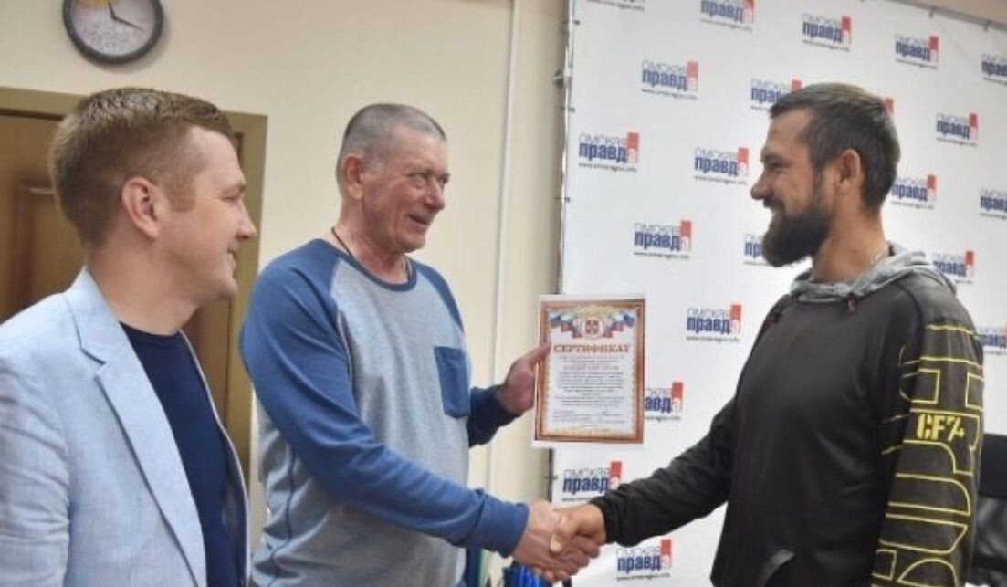     Награждение Сергея Лебединского. Источник: omskregion.info Автор фото: Евгений Кармаев