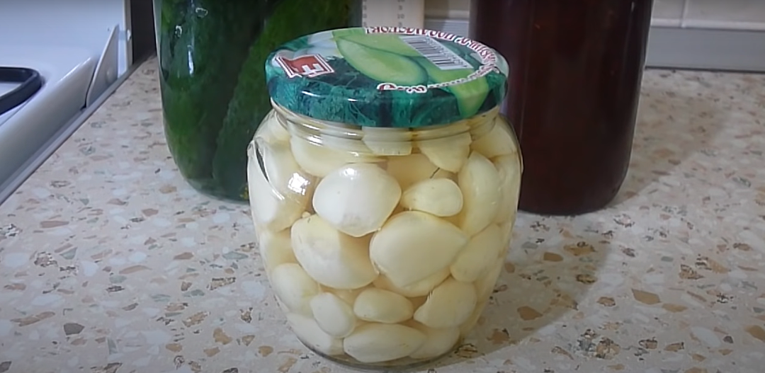 Маринованный чеснок удачнее, чем на рынке. Вкусно и хрустно