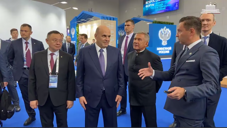    (слева-направо) Ирек Файзуллин, Михаил Мишустин, Рустам Минниханов, Владмир Леонов / фото: скриншот видео из телеграм-канала правительства РФ