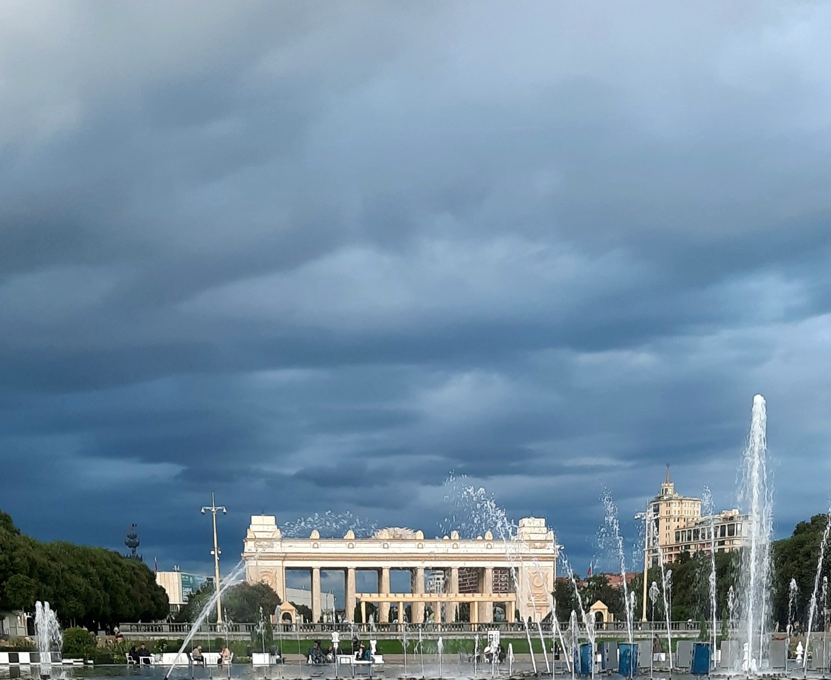 Фото автора. "Тучи над городом встали..." 