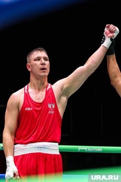     Александр Дорофеев одолел в полуфинале Святослава Тетерина пресс-служба федерации бокса Свердловской области