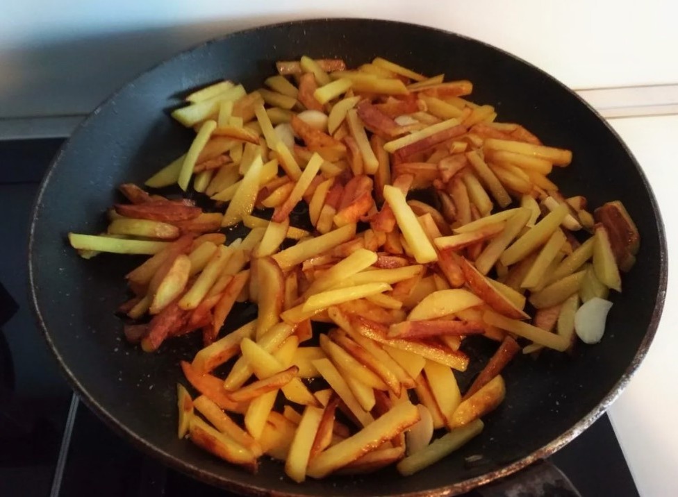 Но жареный картофель откладывается жиром почти мгновенно, особенно если есть его каждый день или несколько раз в неделю.