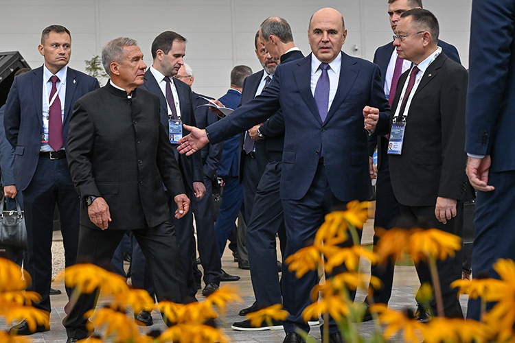    Сегодня в «Казань Экспо» продолжился Всероссийский форум малых городов и исторических поселений, на который к обеду доехал премьер-министр России Михаил Мишустин.   
Фото: rais.tatarstan.ru