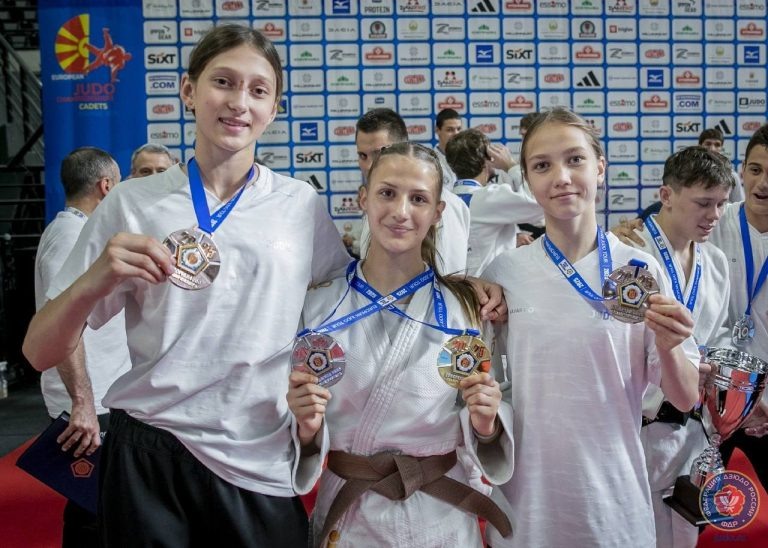    Три оренбургские дзюдоистки поборются на мировом первенстве в Болгарии Антон Пичурин