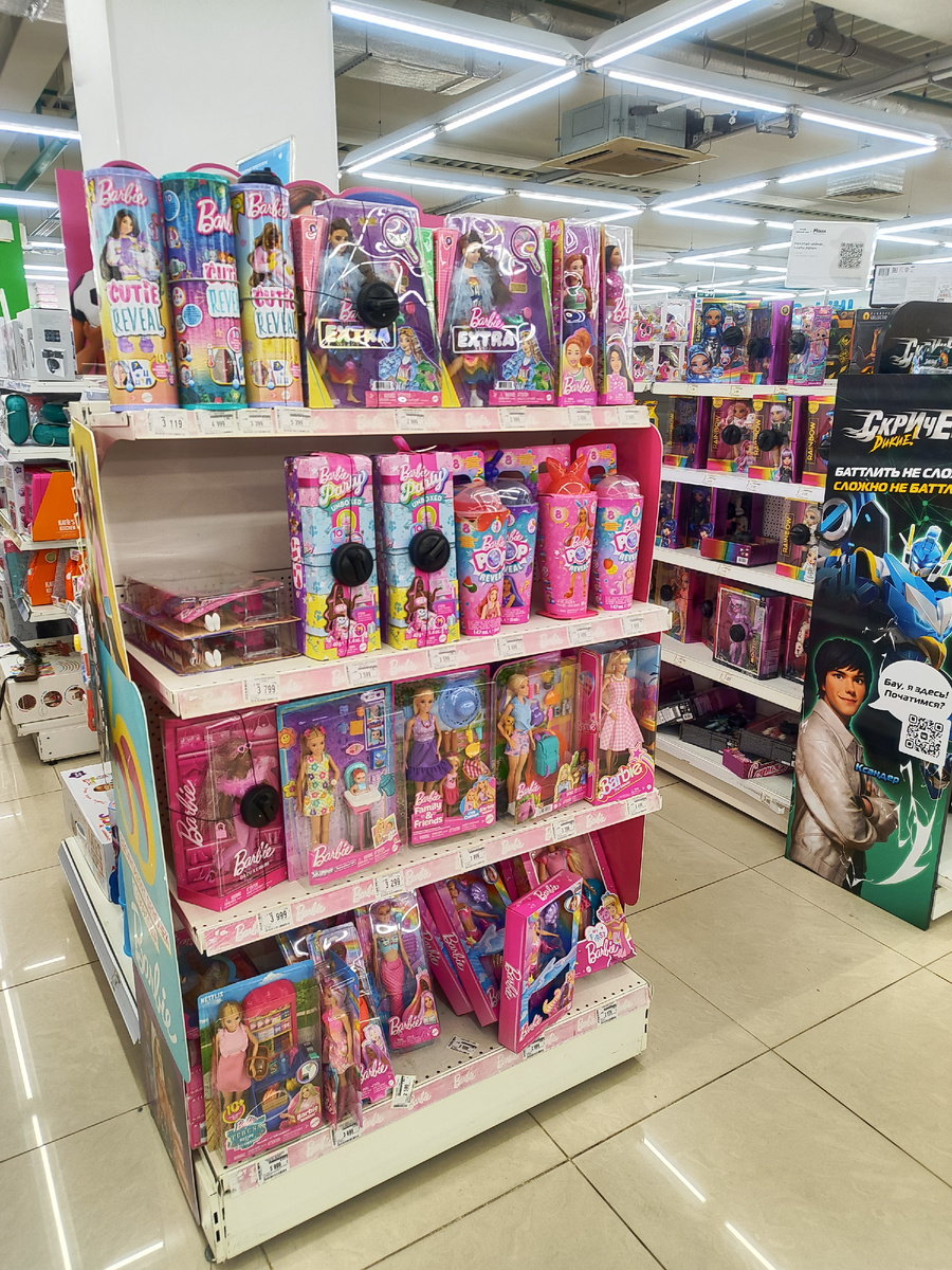 Ассортимент кукол в "Детском мире". Фото автора.