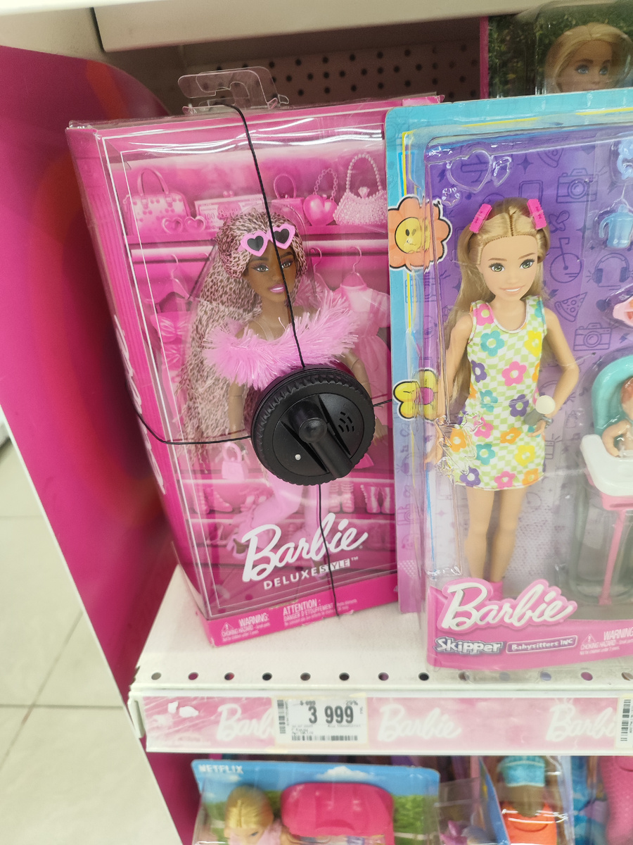 Ассортимент кукол в "Детском мире". Фото автора.