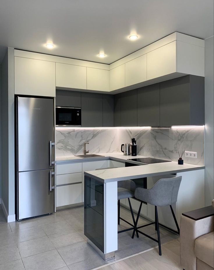 Добросовет № 7. Барная стойка с опорой на фасад в цвет нижних модулей кухни — оптимальный вариант из доступных.