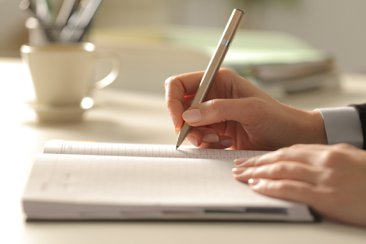 Ведите учет эмоциональных трат как финансовых — и увидите, куда уходят силы.