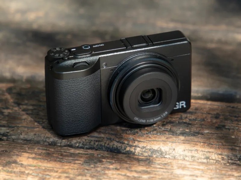    Ricoh представила новую компактную камеру GR IV: первые отзывы и примеры фото