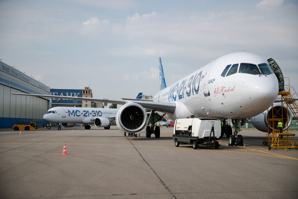 Российские пассажирские самолеты МС-21-310. Опытные машины для лётных испытаний.